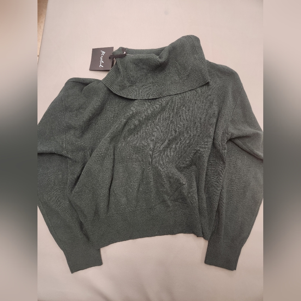 Women's Grey Stretchy Sweater NWT
